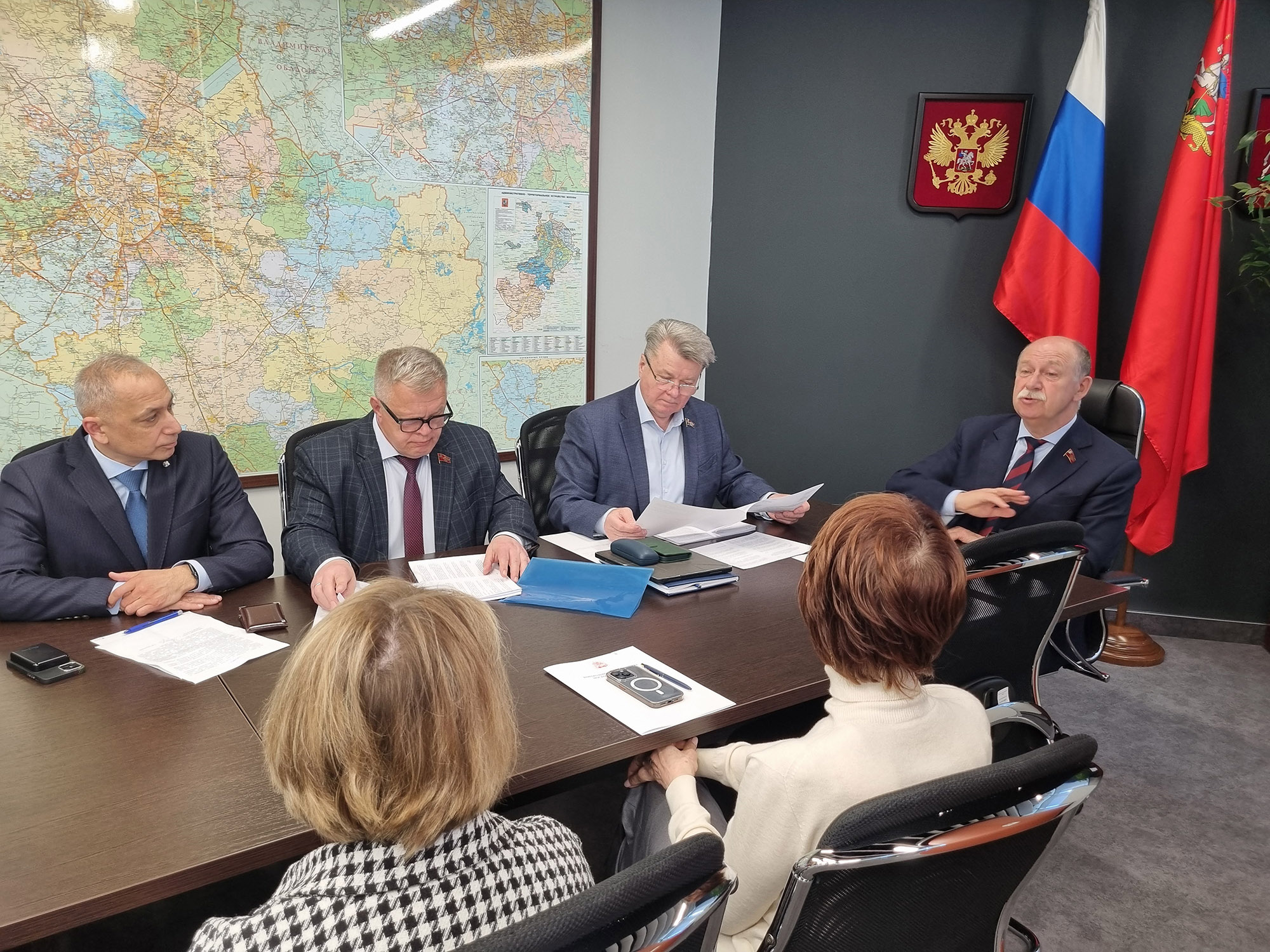 Руководитель фракции КПРФ Александр Наумов принял участие в заседании Комитета Мособлдумы
