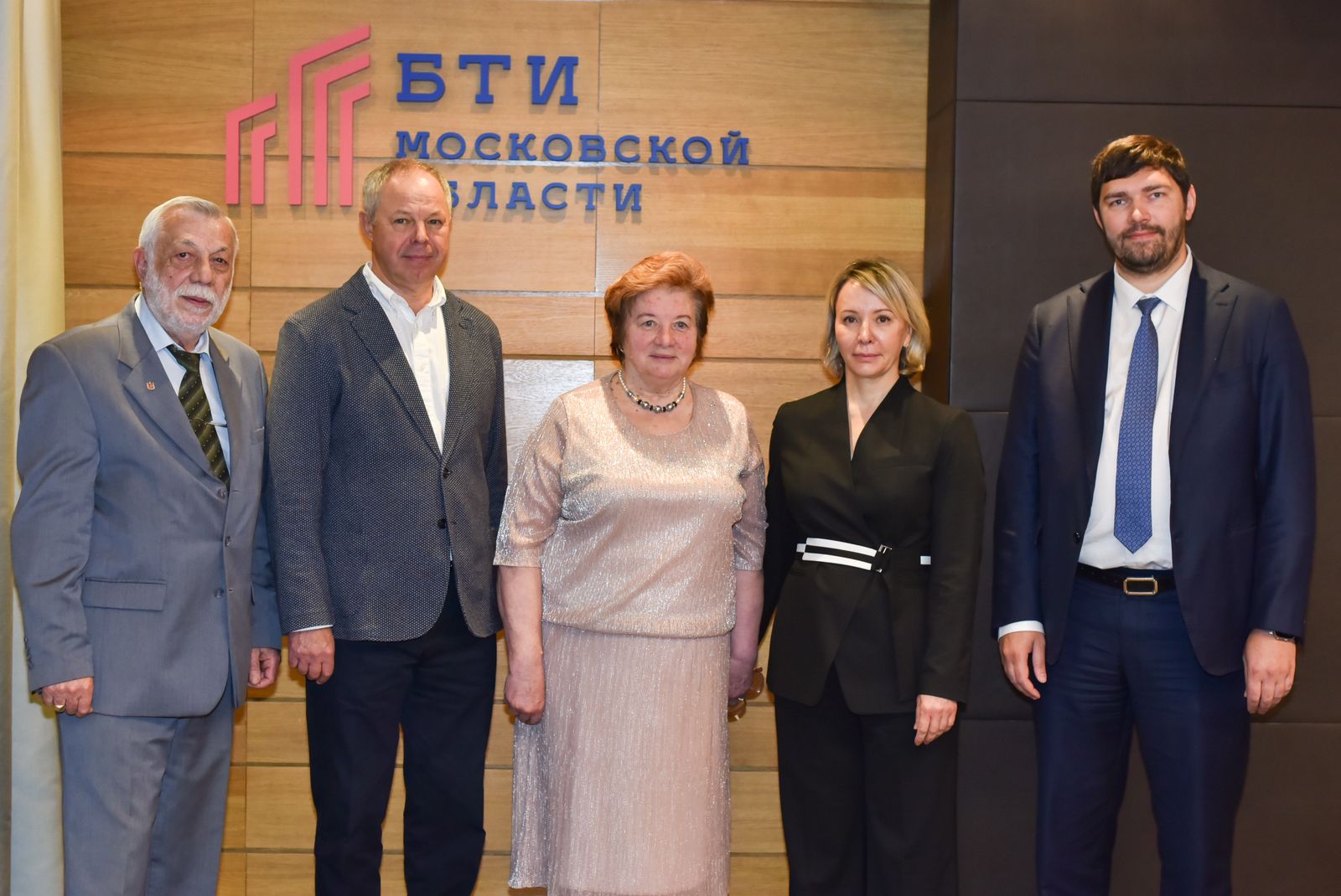 Депутат Мособлдумы от КПРФ Татьяна Никитас Татьяна поздравила сотрудников БТИ с профессиональным праздником – день работника Бюро технической инвентаризации