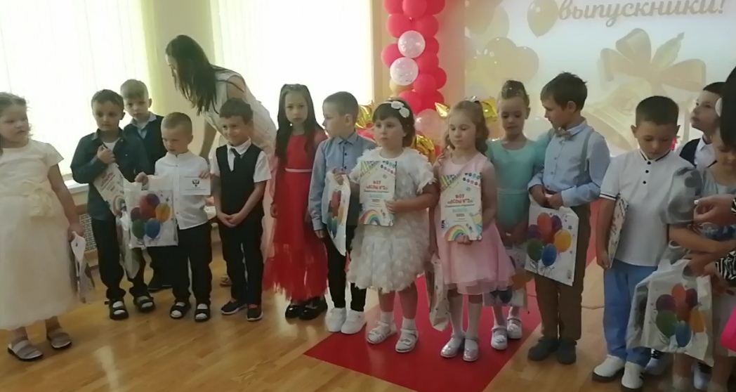 В добрый путь, выпускники