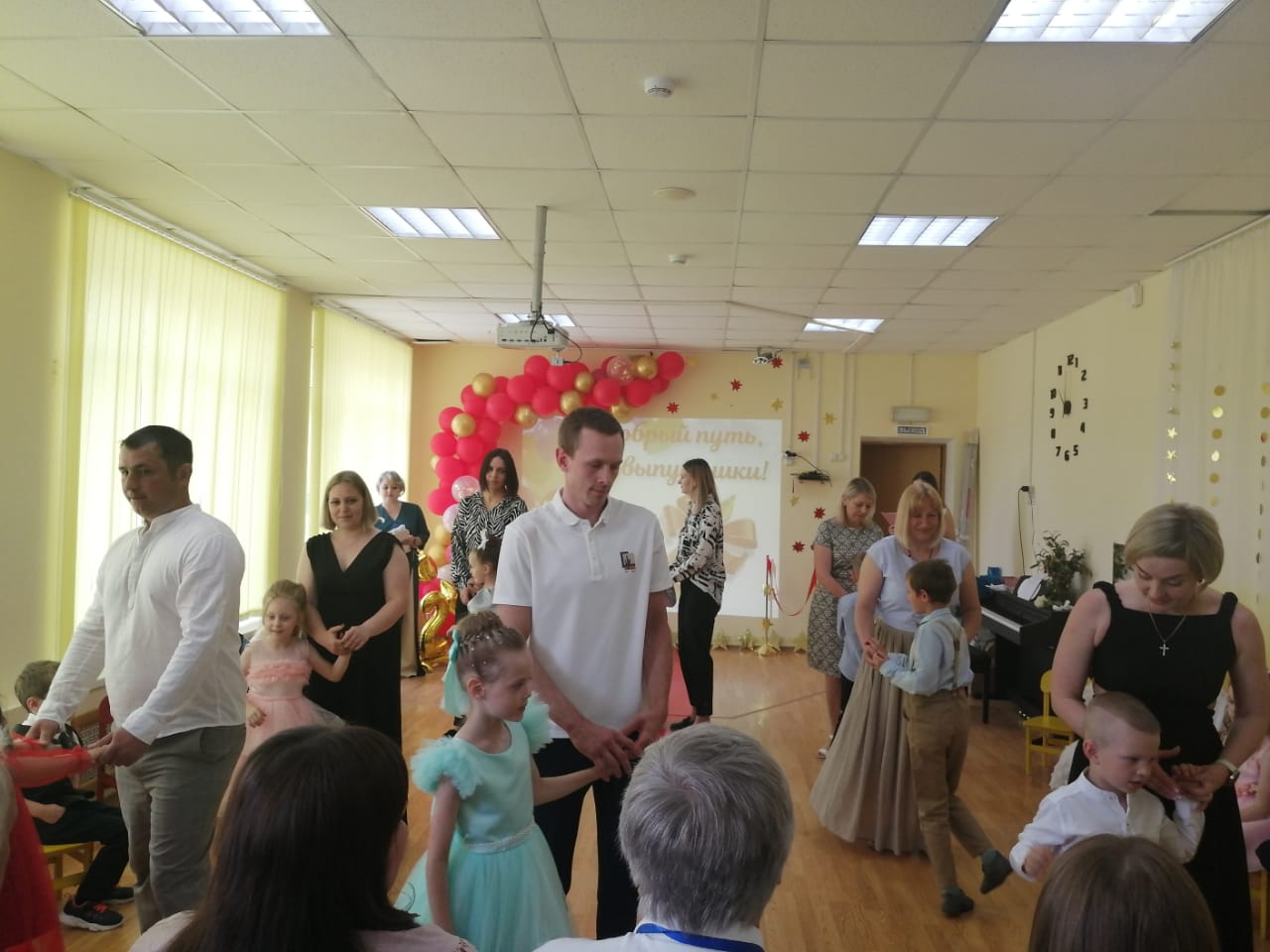 В добрый путь, выпускники