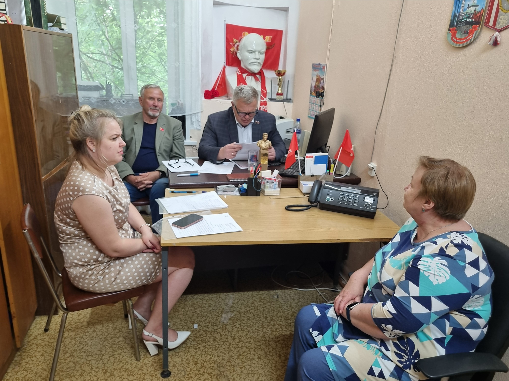 Руководитель фракции КПРФ Наумов оказал помощь в рамках полномочий жителям Можайска, пришедшим на депутатский прием