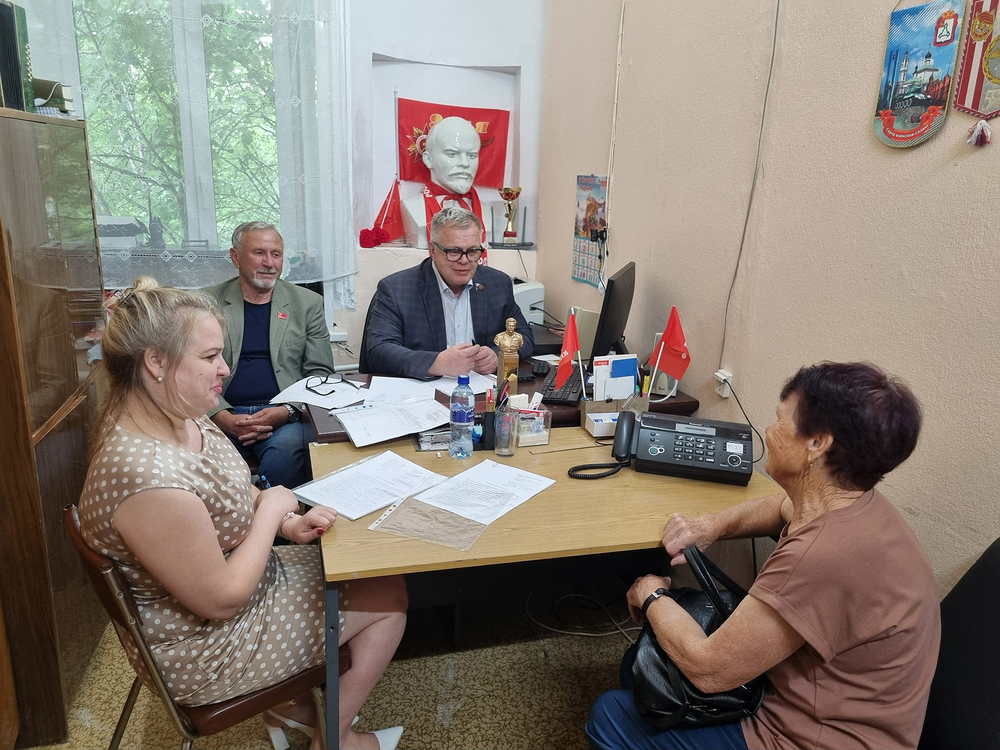 Руководитель фракции КПРФ Наумов оказал помощь в рамках полномочий жителям Можайска, пришедшим на депутатский прием