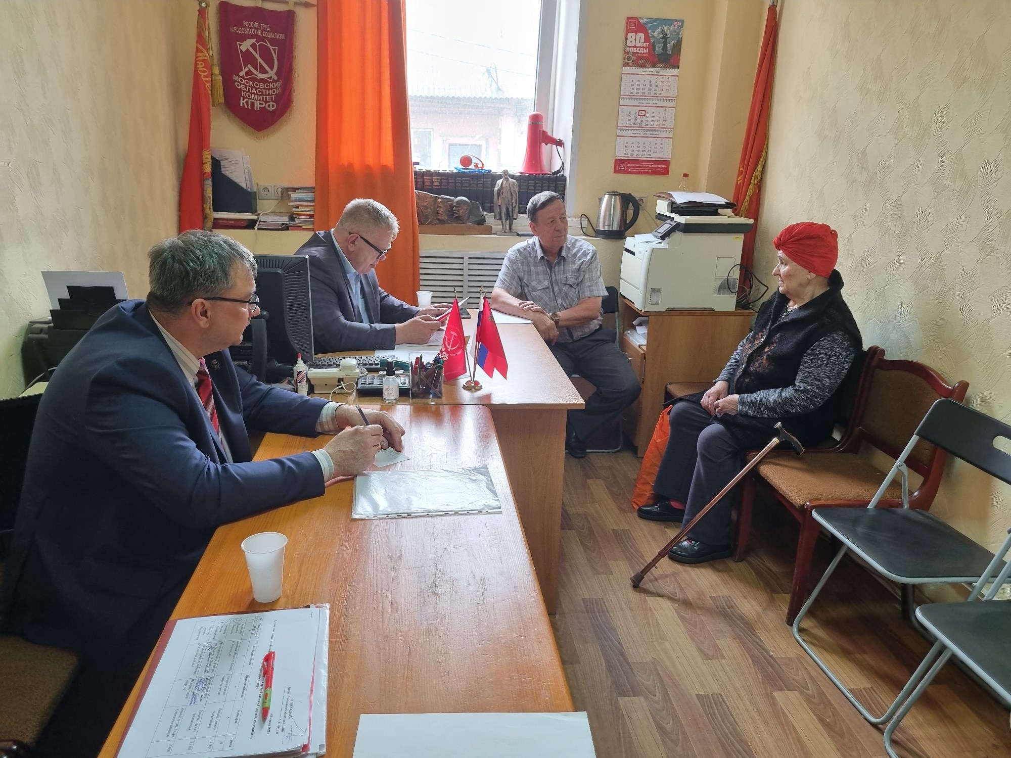Руководитель фракции КПРФ Наумов на приеме жителей в Кашире помог в рамках полномочий пенсионерам и беженцам из Луганска