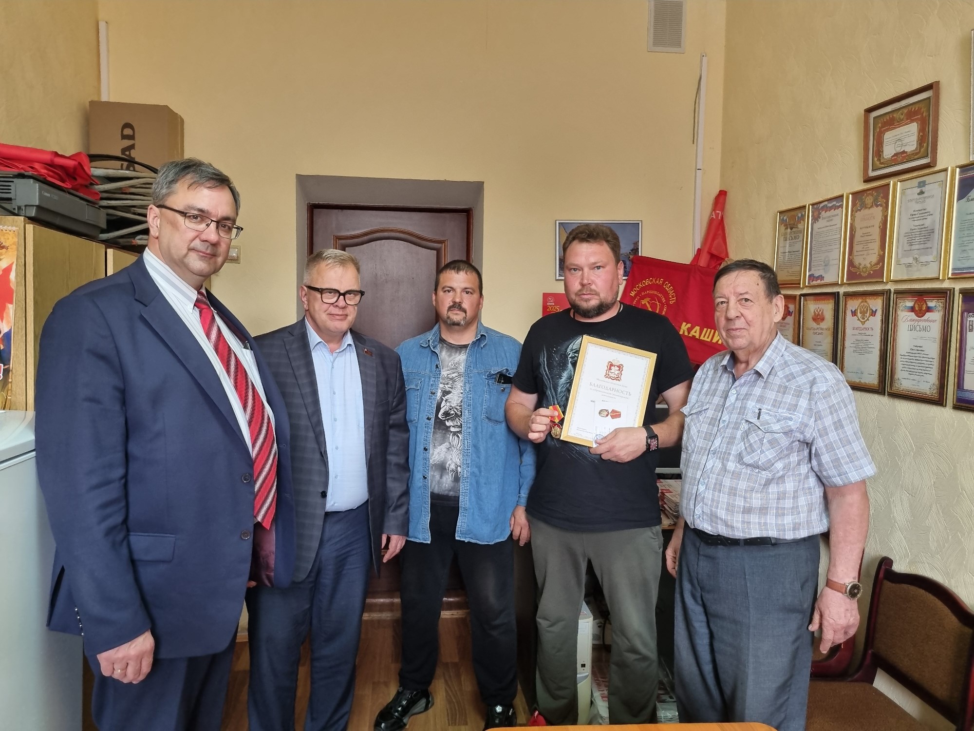 Руководитель фракции КПРФ Наумов на приеме жителей в Кашире помог в рамках полномочий пенсионерам и беженцам из Луганска