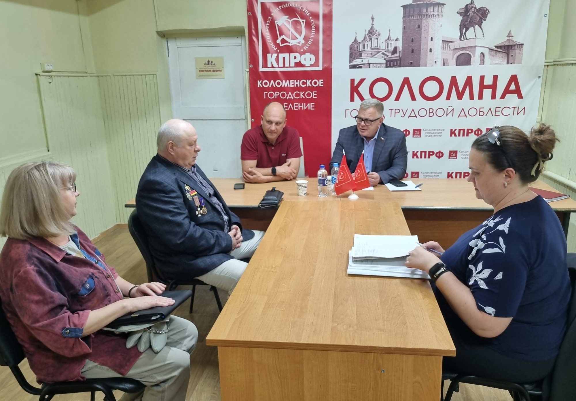 Руководитель фракции КПРФ Наумов в рамках полномочий оказал помощь семье участника СВО и малоимущим гражданам