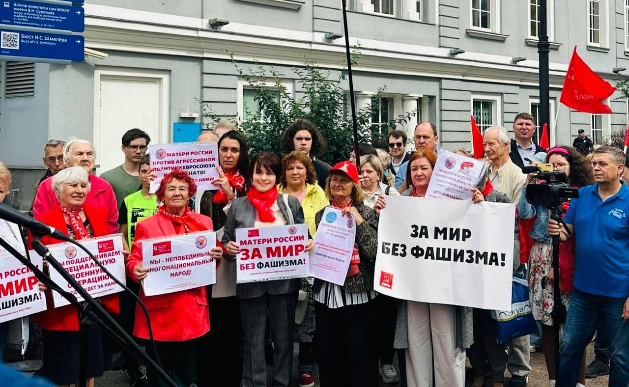 Делегация МОРО ООД «ВЖС» приняла участие во встрече депутатов-коммунистов с избирателями у представительства Евросоюза в Москве