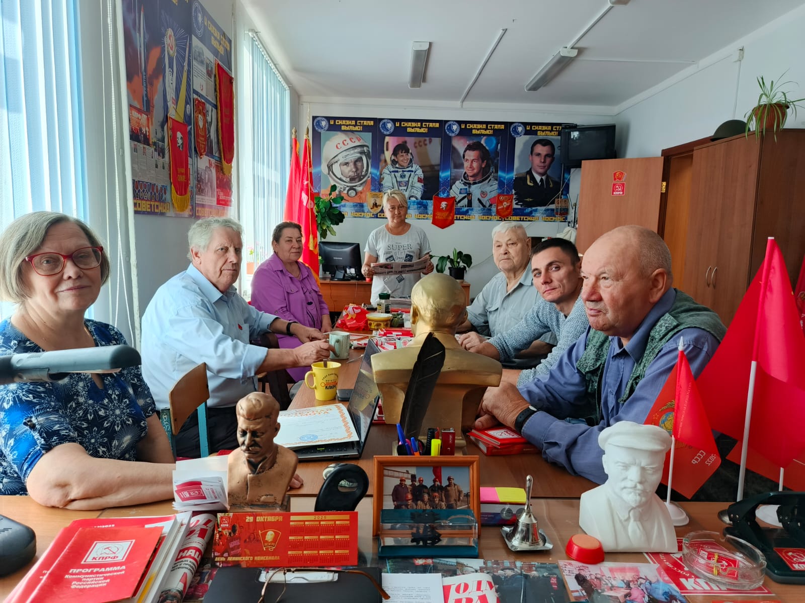 Народ идет в КПРФ, и дело наше крепнет!
