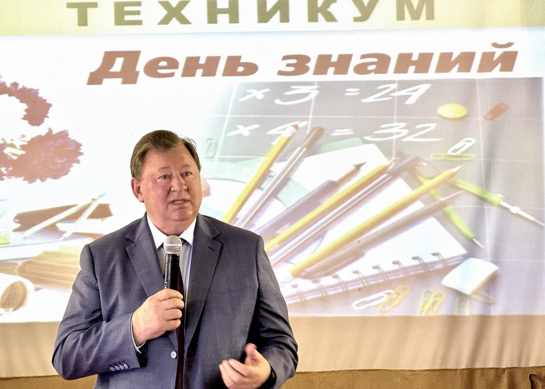 Владимир Кашин поздравил студентов Луховицкого аграрно-промышленного техникума с Днем знаний