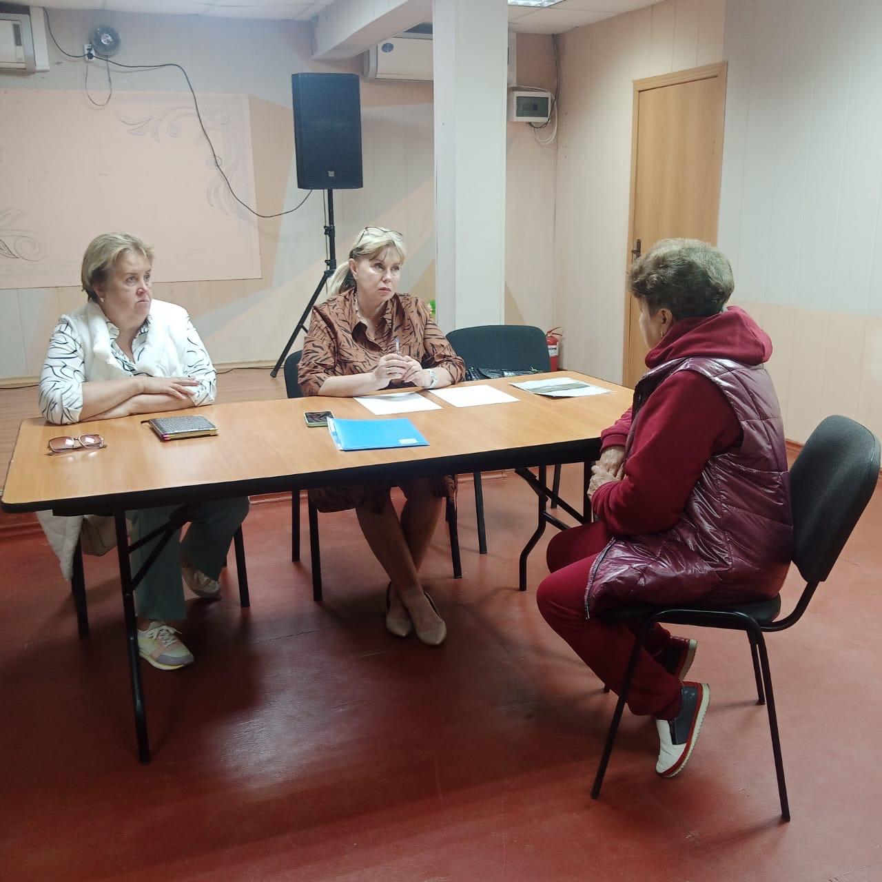 В муниципальном округе Лотошино состоялся прием жителей выездной приемной заместителя Председателя Московской областной Думы, секретаря МК КПРФ Константина Черемисова