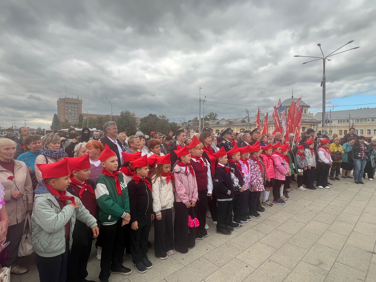 В.И. Кашин продолжил свой визит в Рязань посещением главной площади города, носящей имя Владимира Ильича Ленина