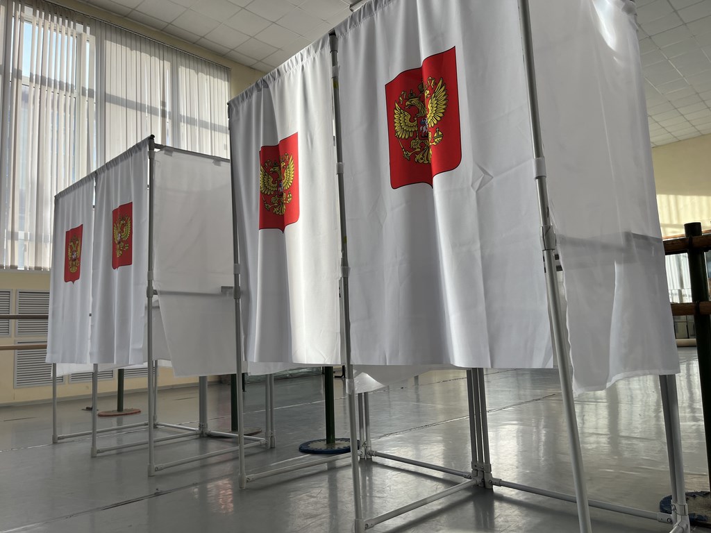 Секретарь МК КПРФ, руководитель фракции КПРФ в Мособлдуме Александр Наумов посетил избирательные участки во Фрязино
