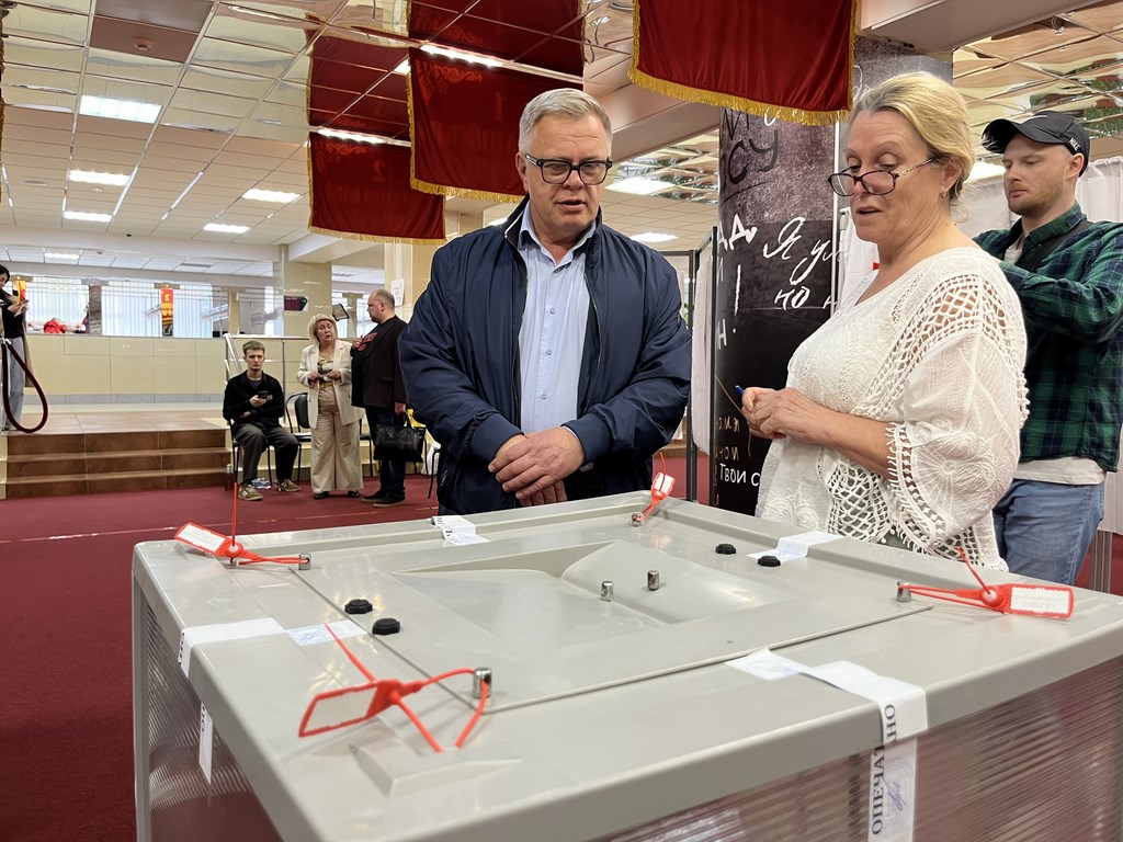 Секретарь МК КПРФ, руководитель фракции КПРФ в Мособлдуме Александр Наумов посетил избирательные участки во Фрязино
