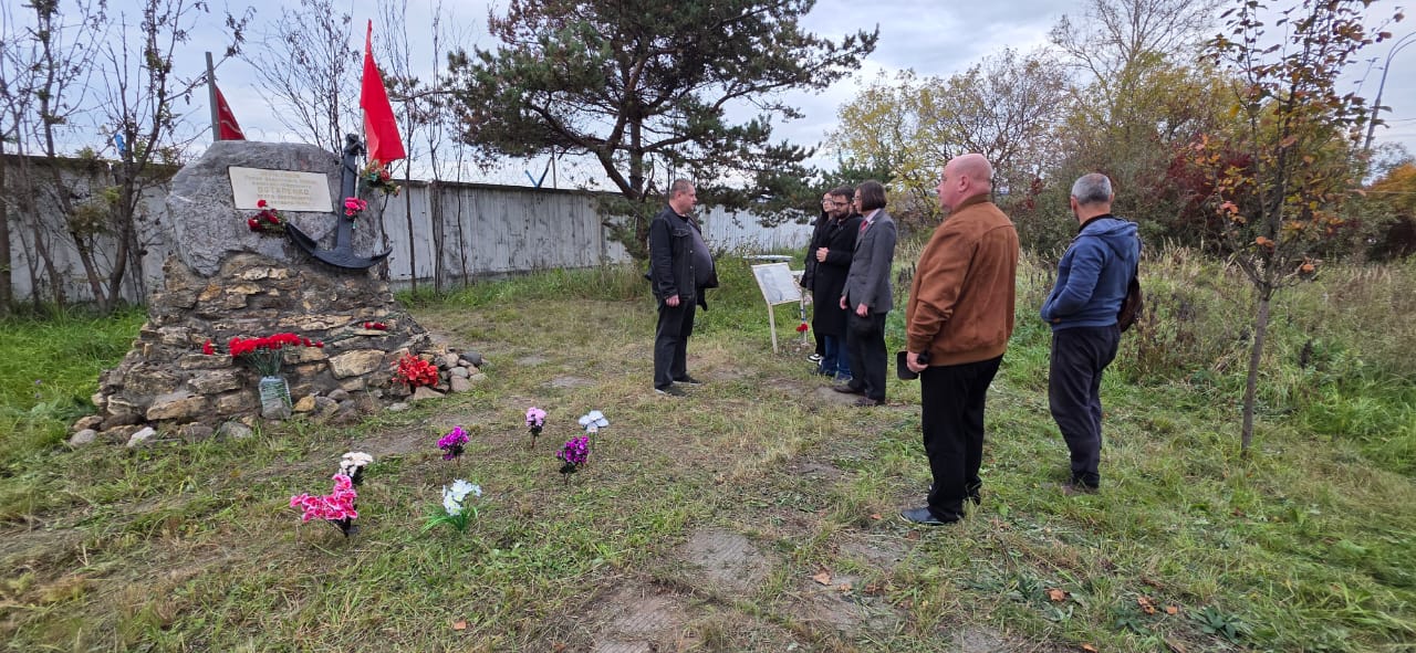 Память, застывшая в камне: фрязинские коммунисты почтили героев октября 1993-го