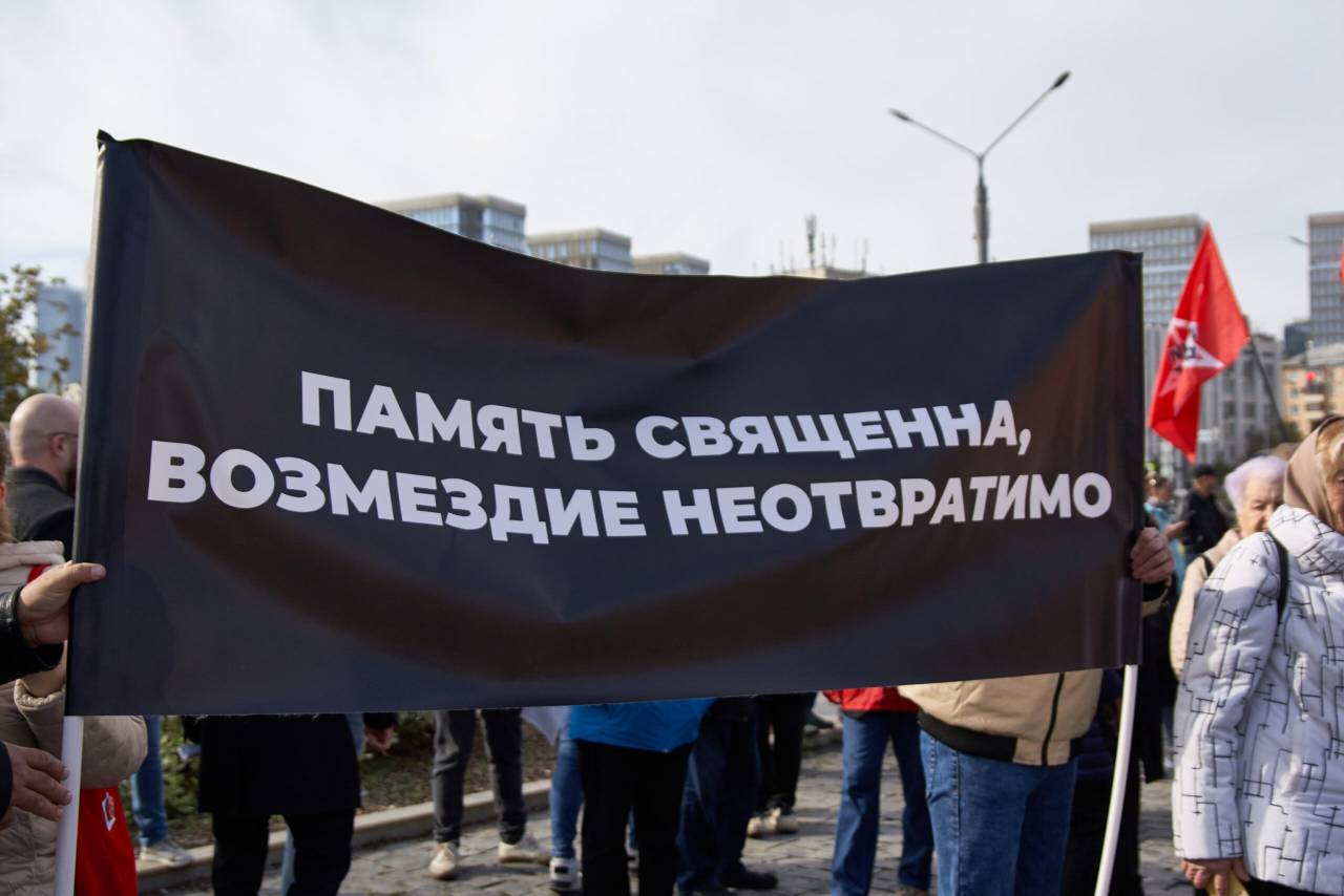 В Москве прошли памятные мероприятия в 32-ю годовщину событий октября 1993 года
