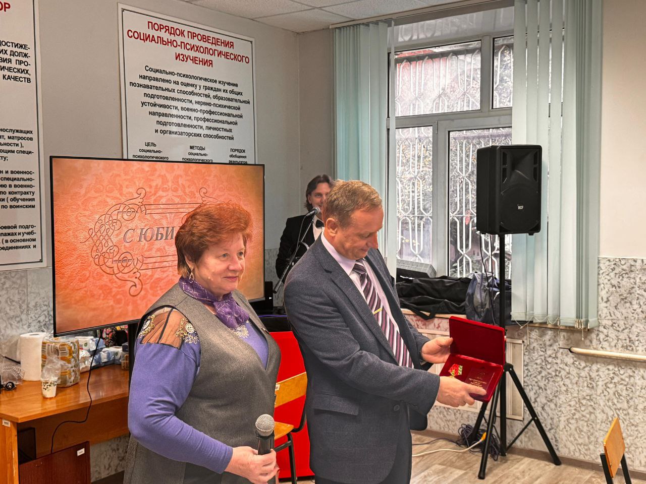 Депутат Мособлдумы Никитас Татьяна Евдокимовна поздравила с юбилеем Мокляка Вадима Михайловича