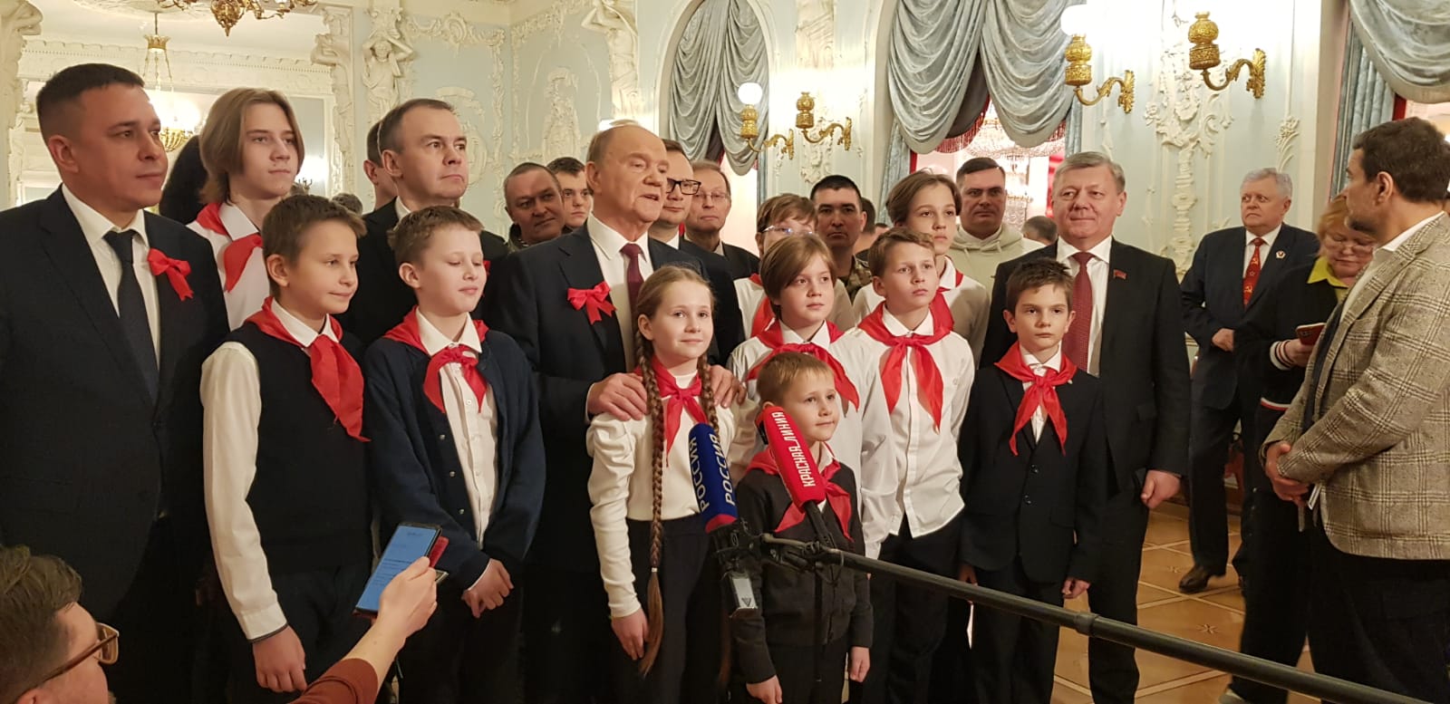 Пионеры из Королёва приняли участие в торжественном собрании и концерте посвященных дню рождения ВЛКСМ