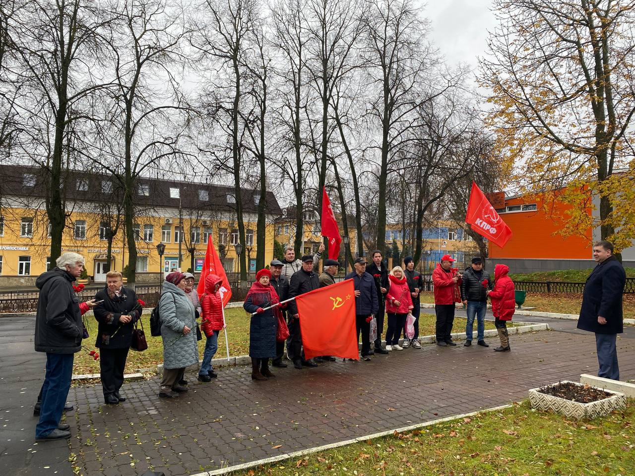 Коммунисты Чехова, отметили День Комсомола митингом
