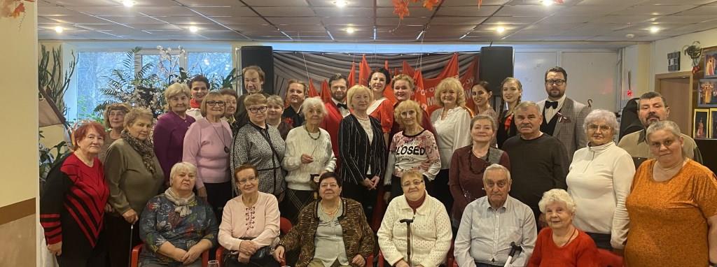 Коммунисты Долгопрудного поздравили детей войны и ветеранов ДНПП со 107-ой годовщиной ВЛКСМ