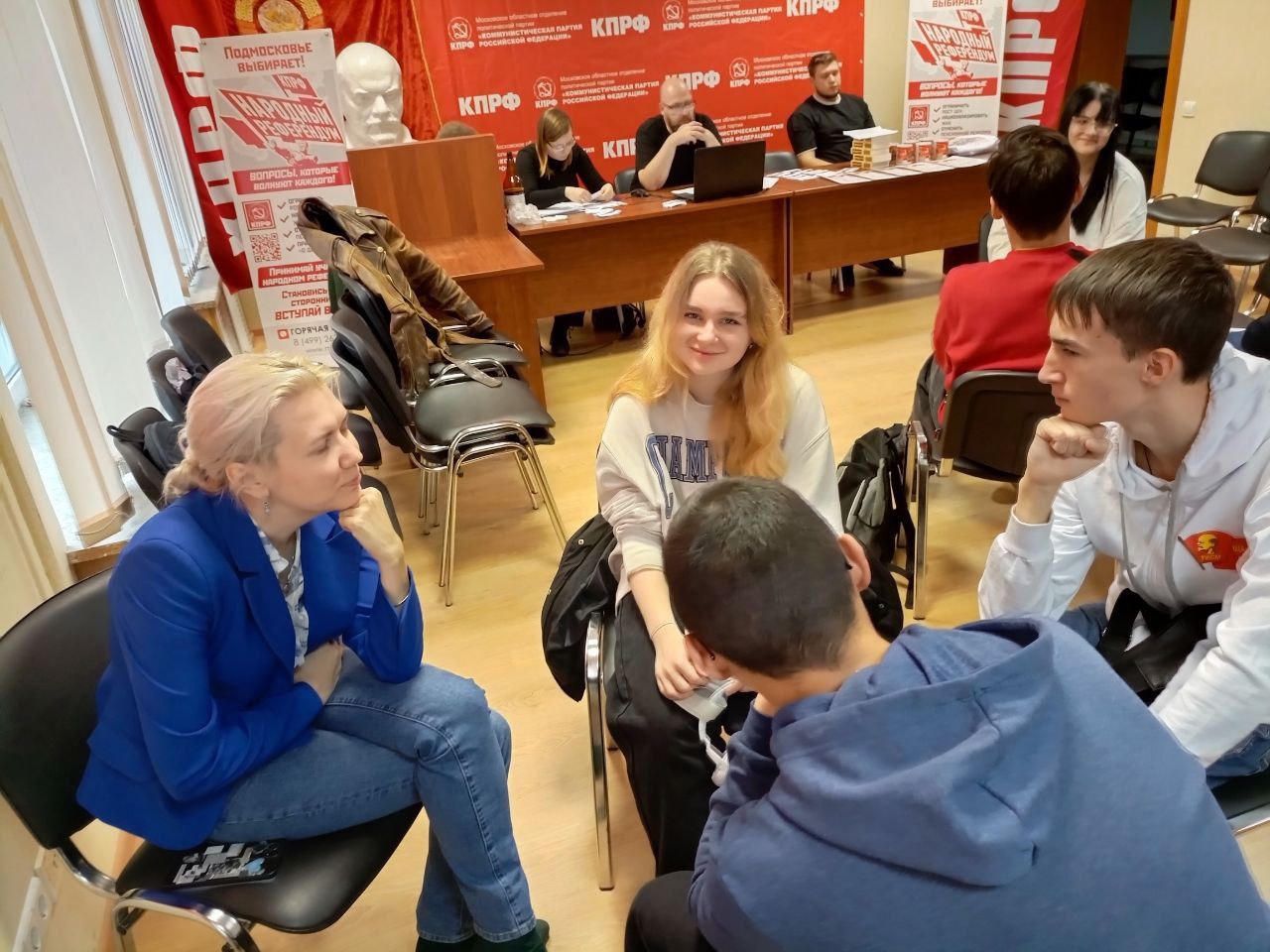«Комсомольцы, продолжатели дела Великого Октября»