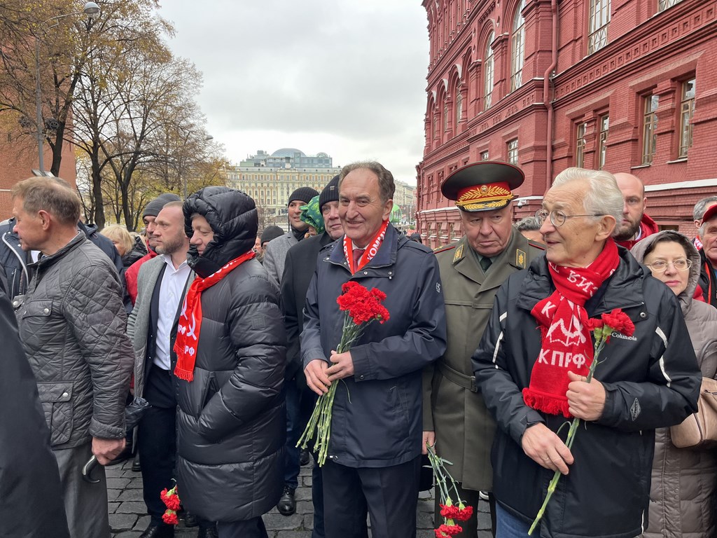 Патриотическая акция КПРФ в День Октябрьской Революции