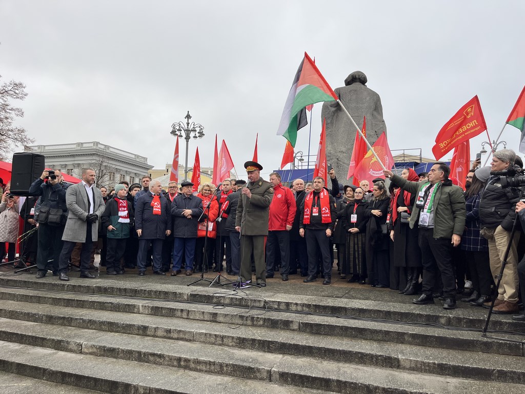Патриотическая акция КПРФ в День Октябрьской Революции