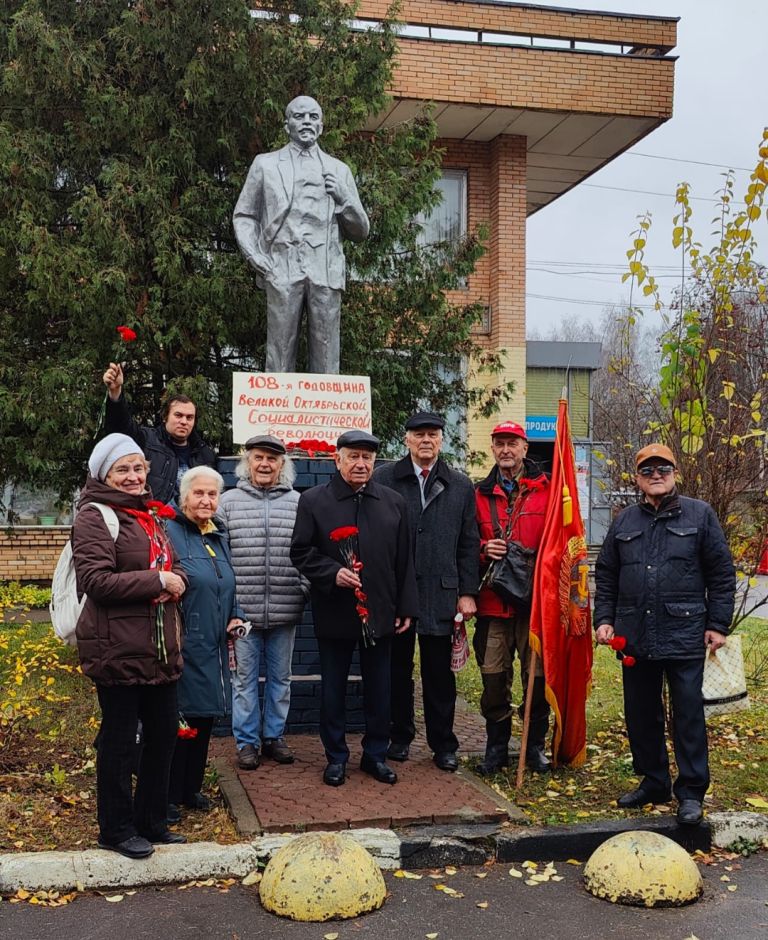Октябрь шагает по Заре