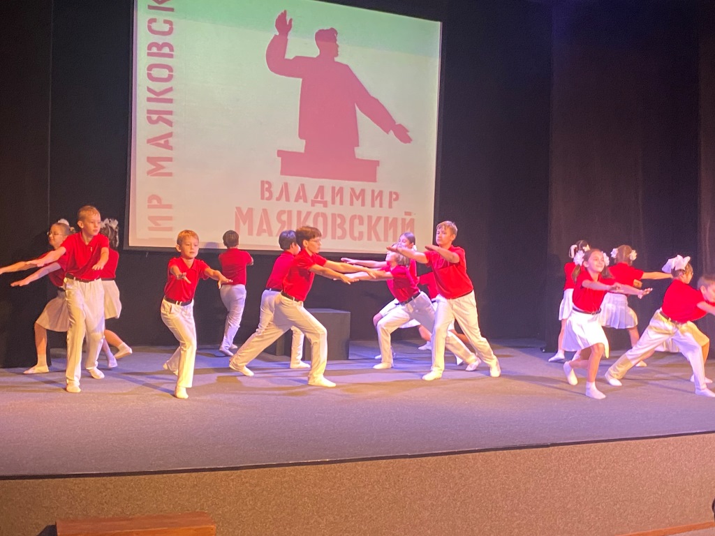 Коммунисты Долгопрудного поздравили детей войны и ветеранов