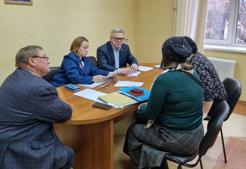 Руководитель фракции КПРФ в Мособлдуме Александр Наумов провел прием граждан в Домодедово