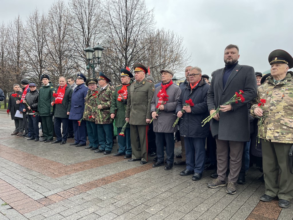 Секретарь МК КПРФ, руководитель фракции КПРФ в Мособлдуме Александр Наумов принял участие в памятных мероприятиях, посвященных битве под Москвой