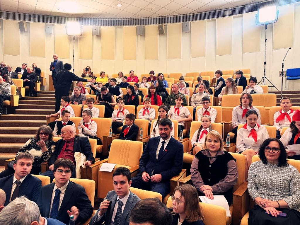 Пионеры и комсомольцы из Королёва приняли участие в парламентских слушаниях, прошедшие в Государственной Думе Российской Федерации
