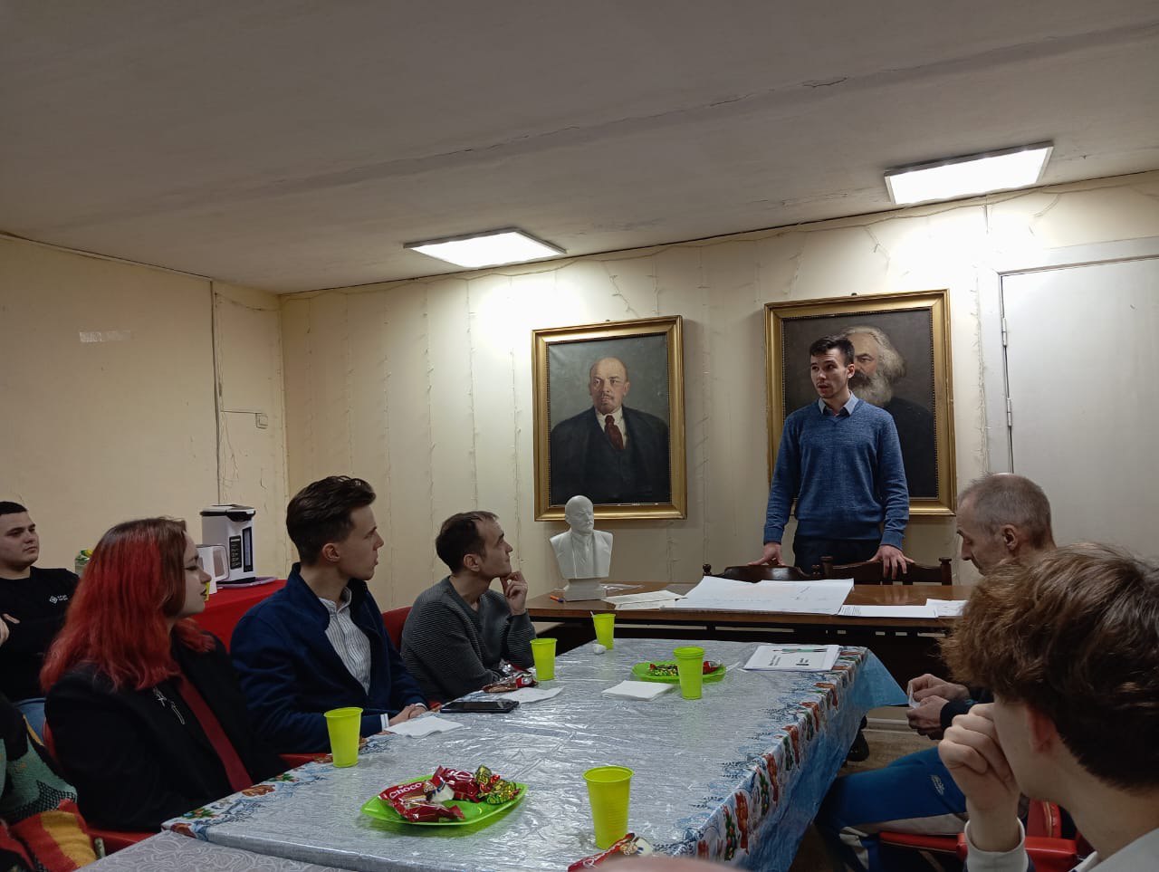 Молодые коммунисты Долгопрудненского горкома продолжают проводить цикл лекций и обсуждений