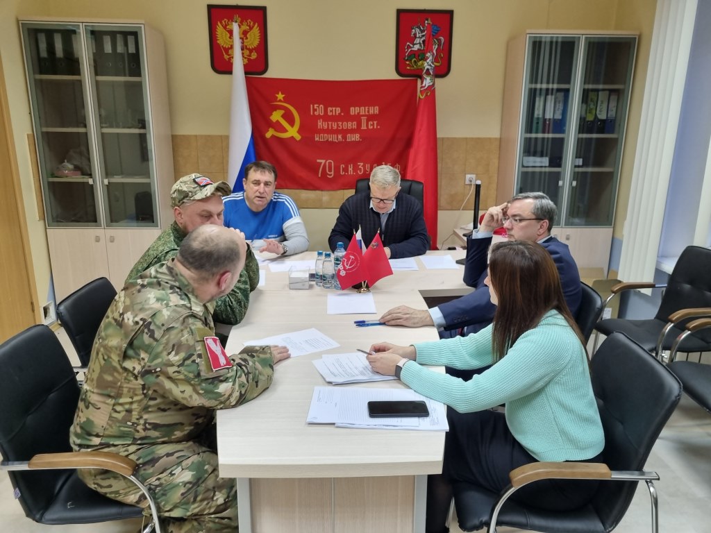 Руководитель фракции КПРФ в Мособлдуме Александр Наумов оказал помощь жителям Ступино во время приема граждан
