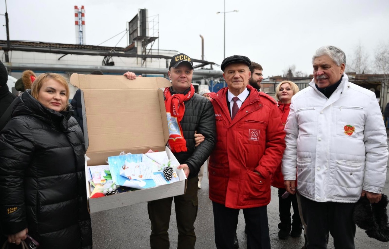Королёвские коммунисты приняли участие в отправке новогоднего 149-го гуманитарного конвоя