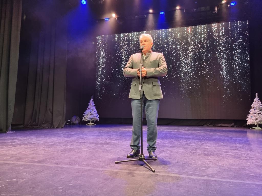 Депутаты-коммунисты Александр Наумов и Нина Останина приняли участие в предновогоднем празднике в совхозе им. Ленина