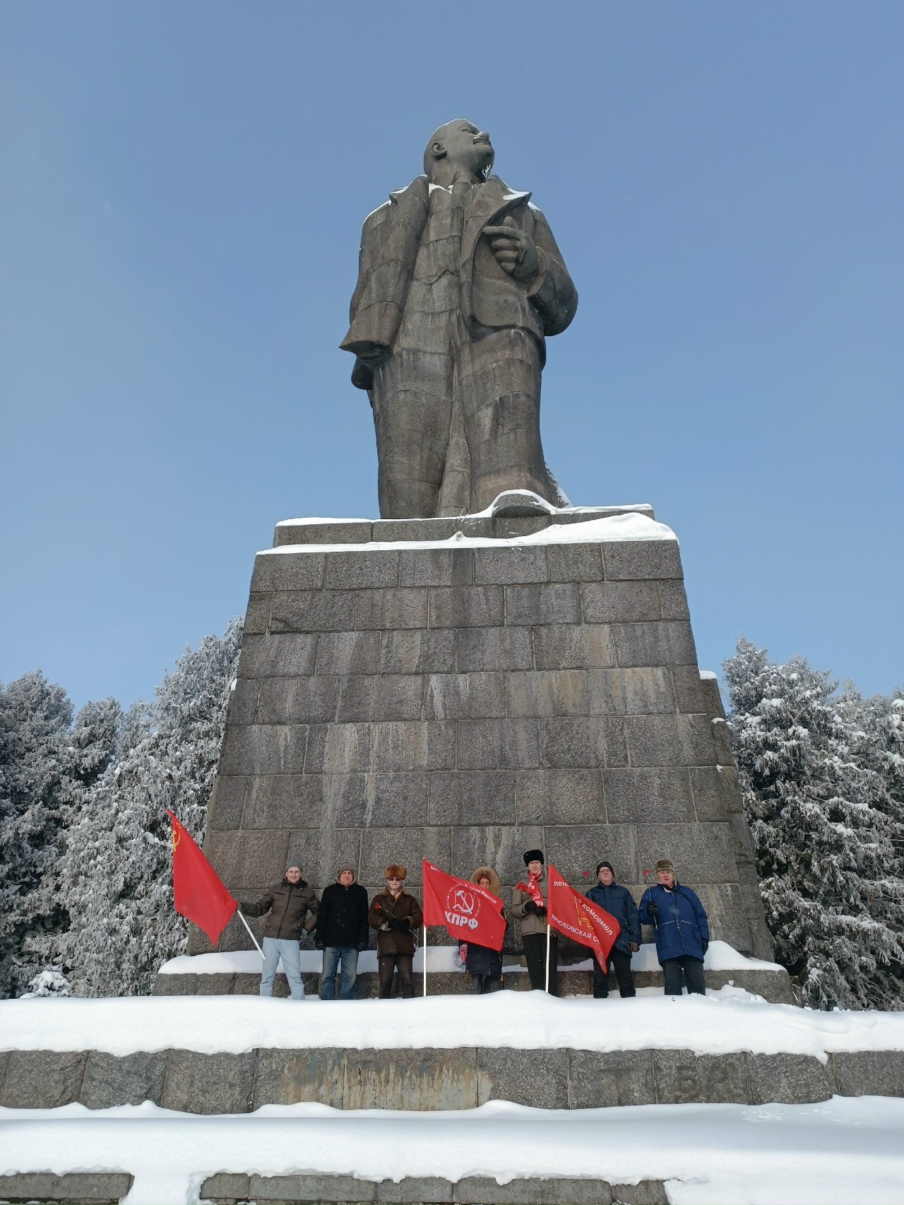 Коммунисты г. Дубны и сторонники КПРФ почтили память В.И. Ленина