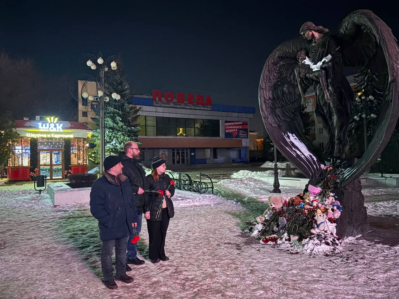Коммунисты и комсомольцы помогают приграничью