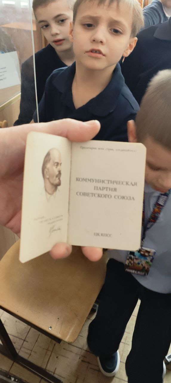ГК КПРФ г.о. Лобня провели выставку, посвященную дню памяти В.И. Ленина
