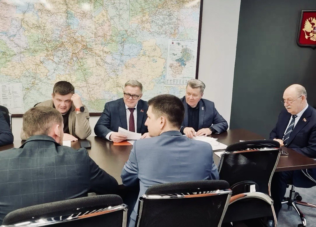 Руководитель фракции КПРФ Александр Наумов принял участие в заседании Комитета регионального парламента