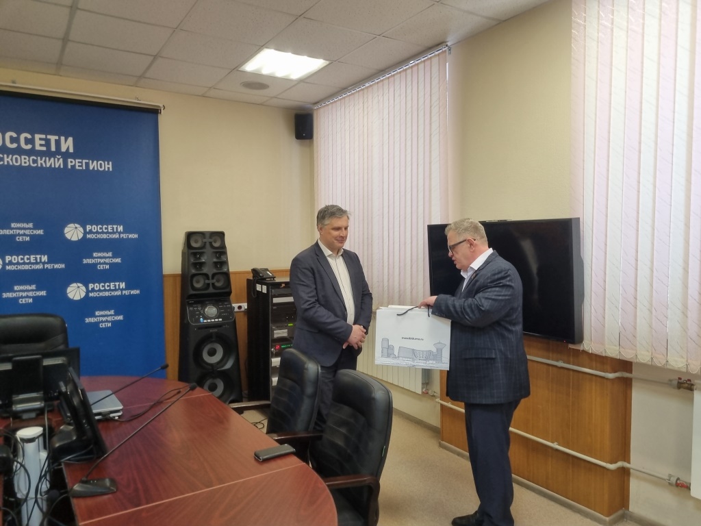 Руководитель фракции КПРФ в Мособлдуме Александр Наумов встретился с трудовым коллективом «Южных электрических сетей»
