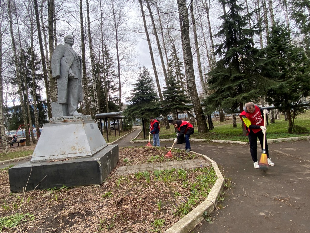 Субботник и возложение цветов в Долгопрудном