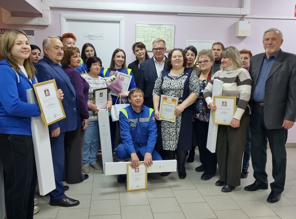 Руководитель фракции КПРФ в Мособлдуме Александр Наумов поздравил сотрудников Можайской подстанции скорой помощи