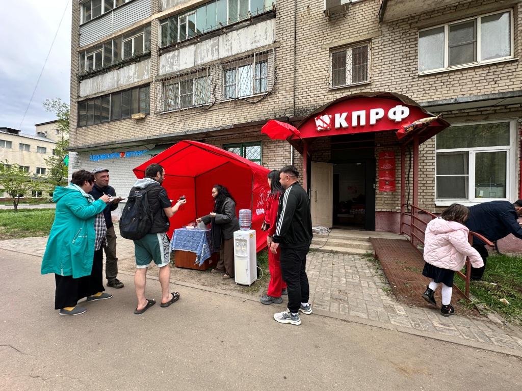 Полевая кухня для жителей Королёва в Великий День Победы