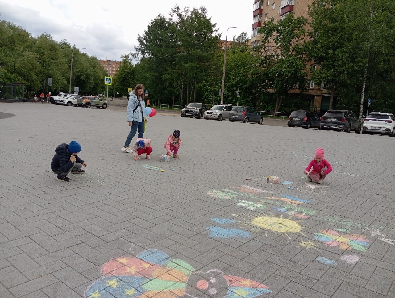Коммунисты Долгопрудного поздравили жителей города с Международным днем защиты детей!