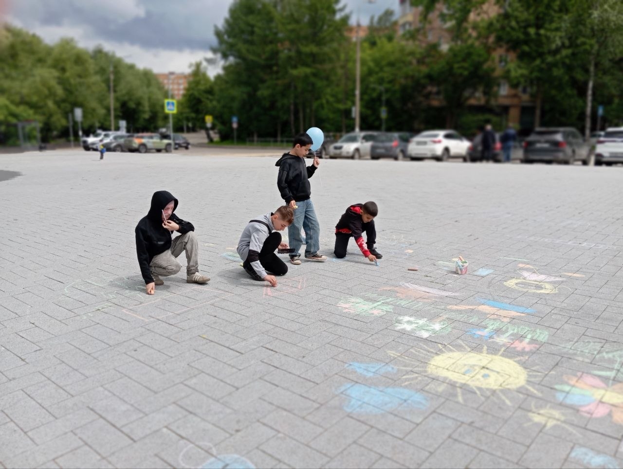 Коммунисты Долгопрудного поздравили жителей города с Международным днем защиты детей!