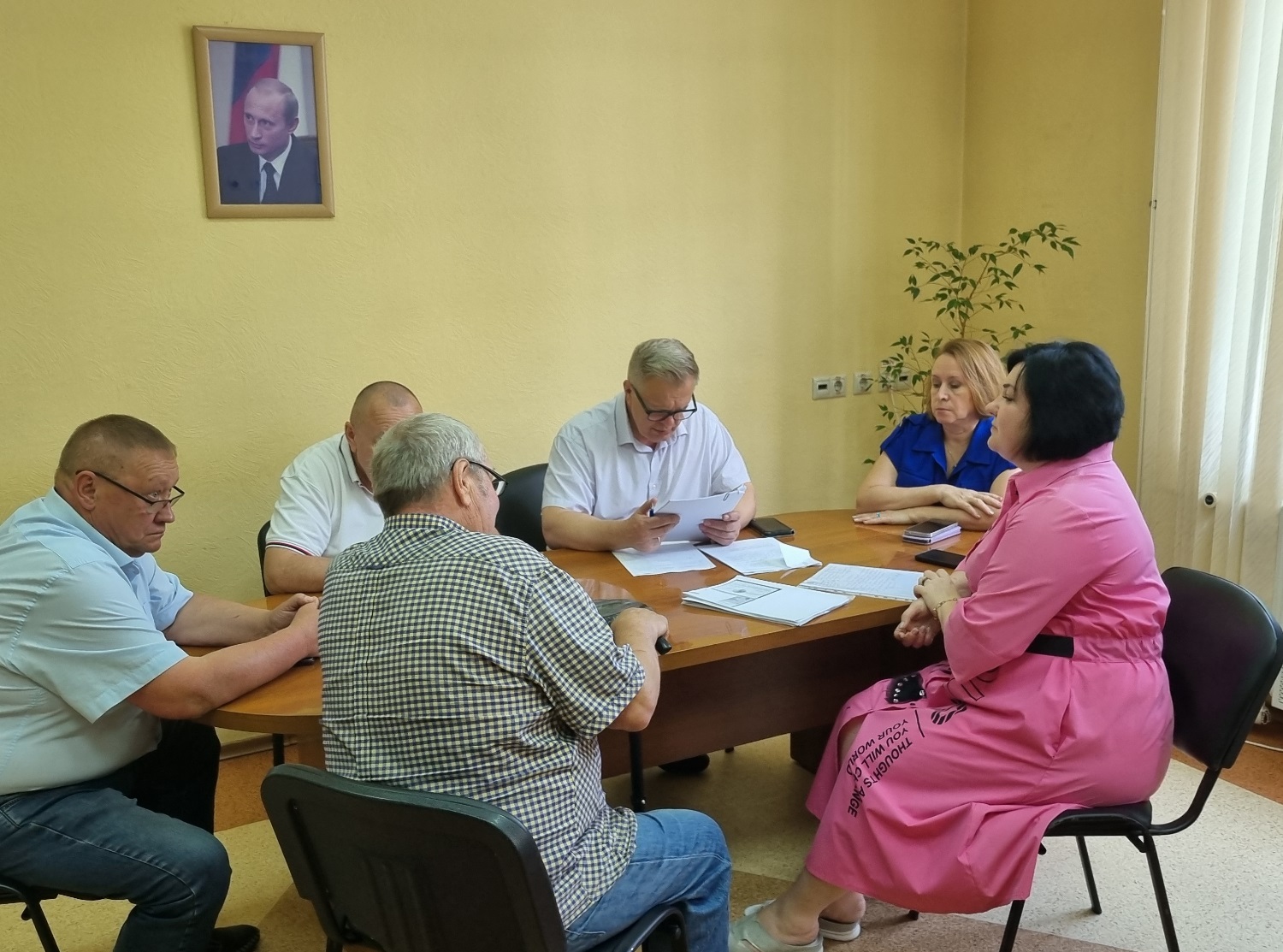 Руководитель фракции КПРФ в Мособлдуме Александр Наумов провел прием жителей в Домодедово