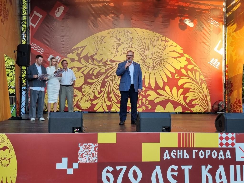Руководитель фракции КПРФ в Мособлдуме Александр Наумов поздравил жителей Ожерелья с Днем железнодорожника