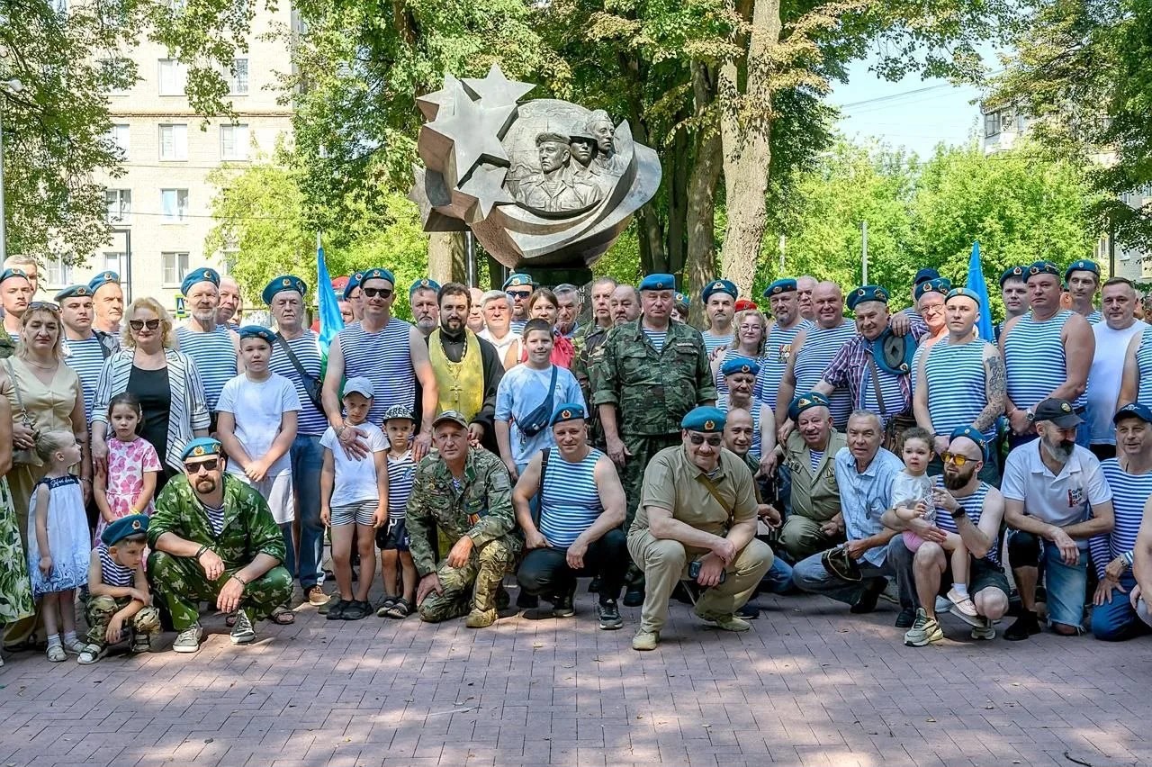 Подольские коммунисты почтили память воинов-десантников в День ВДВ