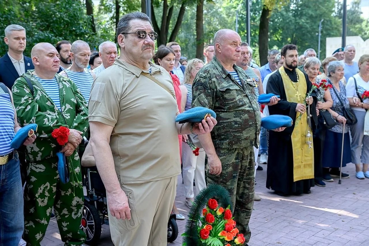 Подольские коммунисты почтили память воинов-десантников в День ВДВ
