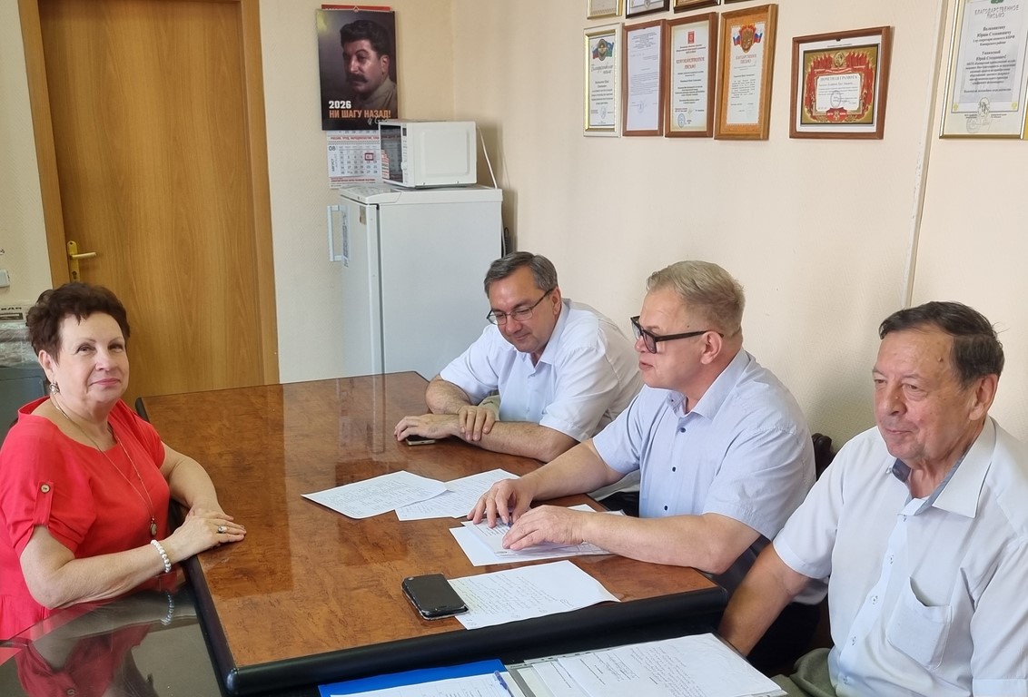 Руководитель фракции КПРФ в Мособлдуме Александр Наумов провел прием жителей в городском округе Кашира