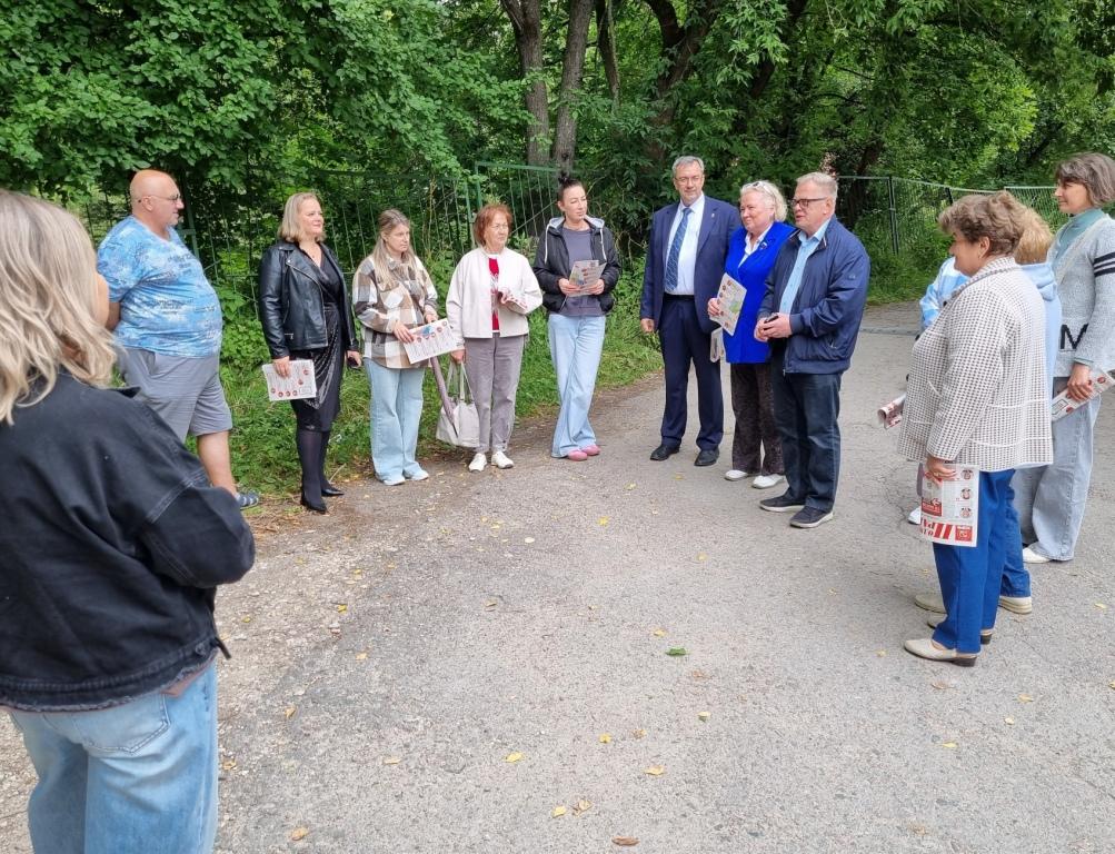 Руководитель фракции КПРФ в Мособлдуме Александр Наумов встретился с жителями поселка Малино